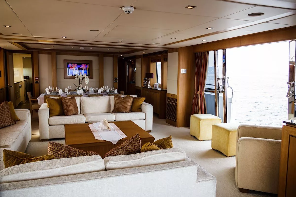https://dev-api.arconyachts.com/storage/media/28102/conversions/461_0877637750-optimize.webp