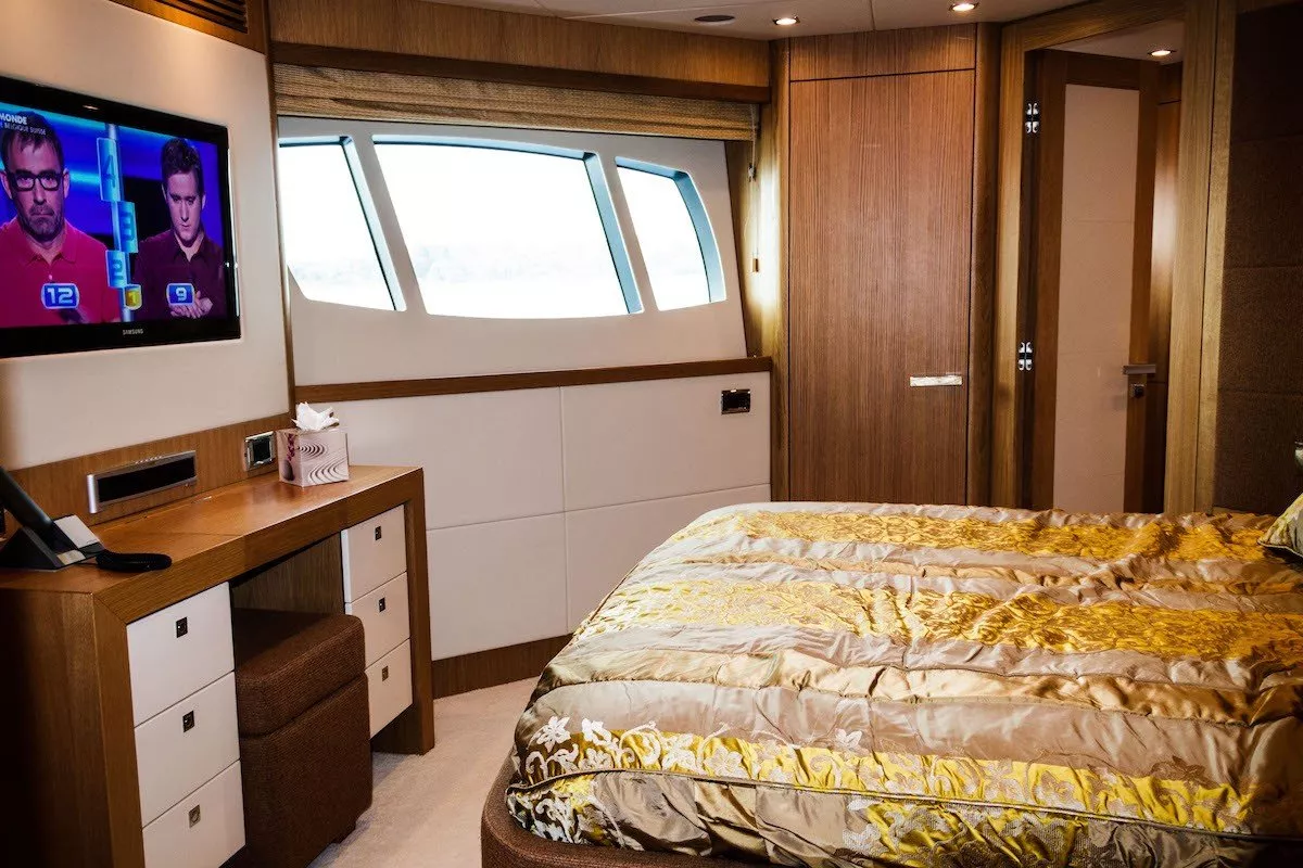 https://dev-api.arconyachts.com/storage/media/28107/conversions/461_7156505320-optimize.webp