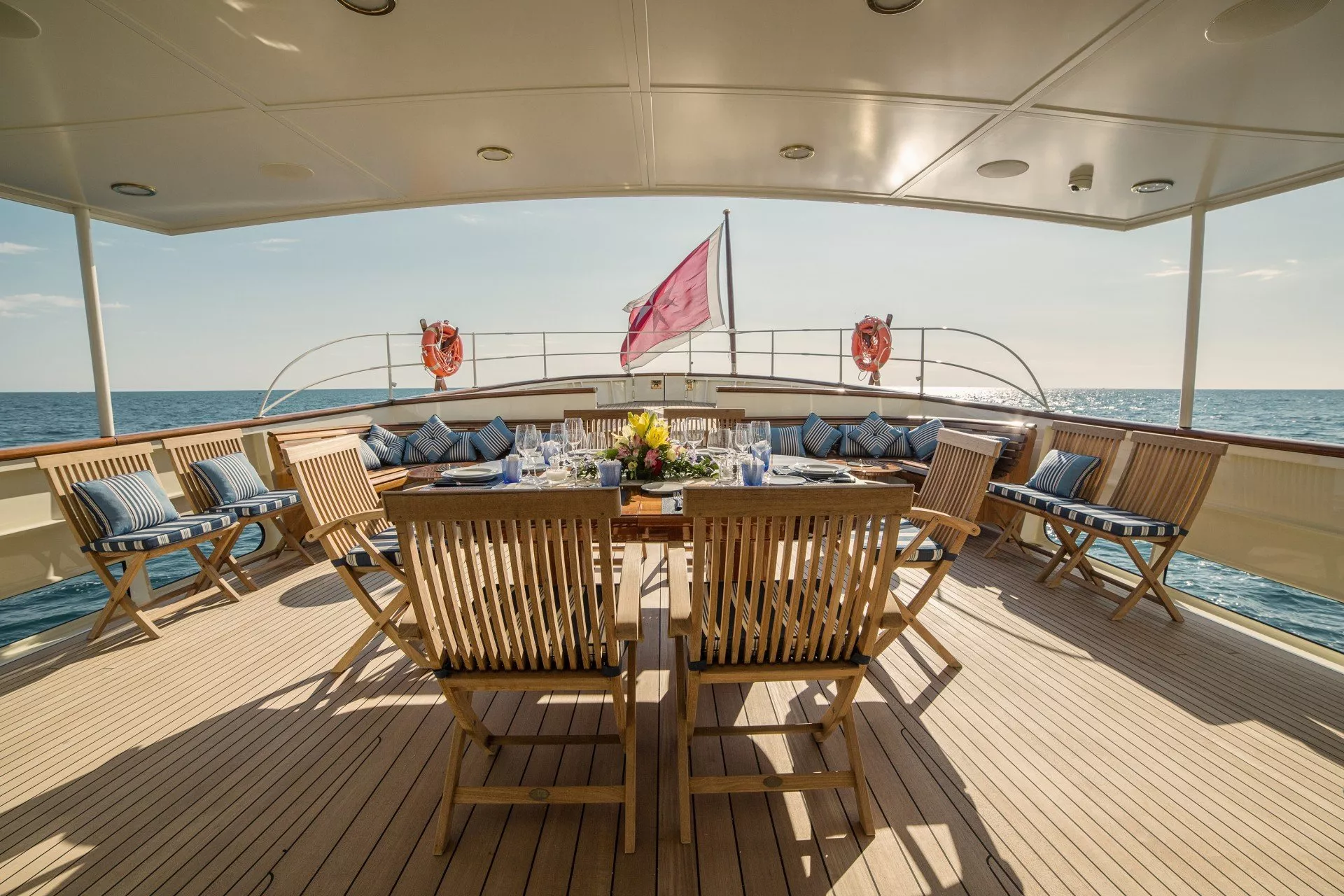 https://dev-api.arconyachts.com/storage/media/28117/conversions/460_9662594307-optimize.webp