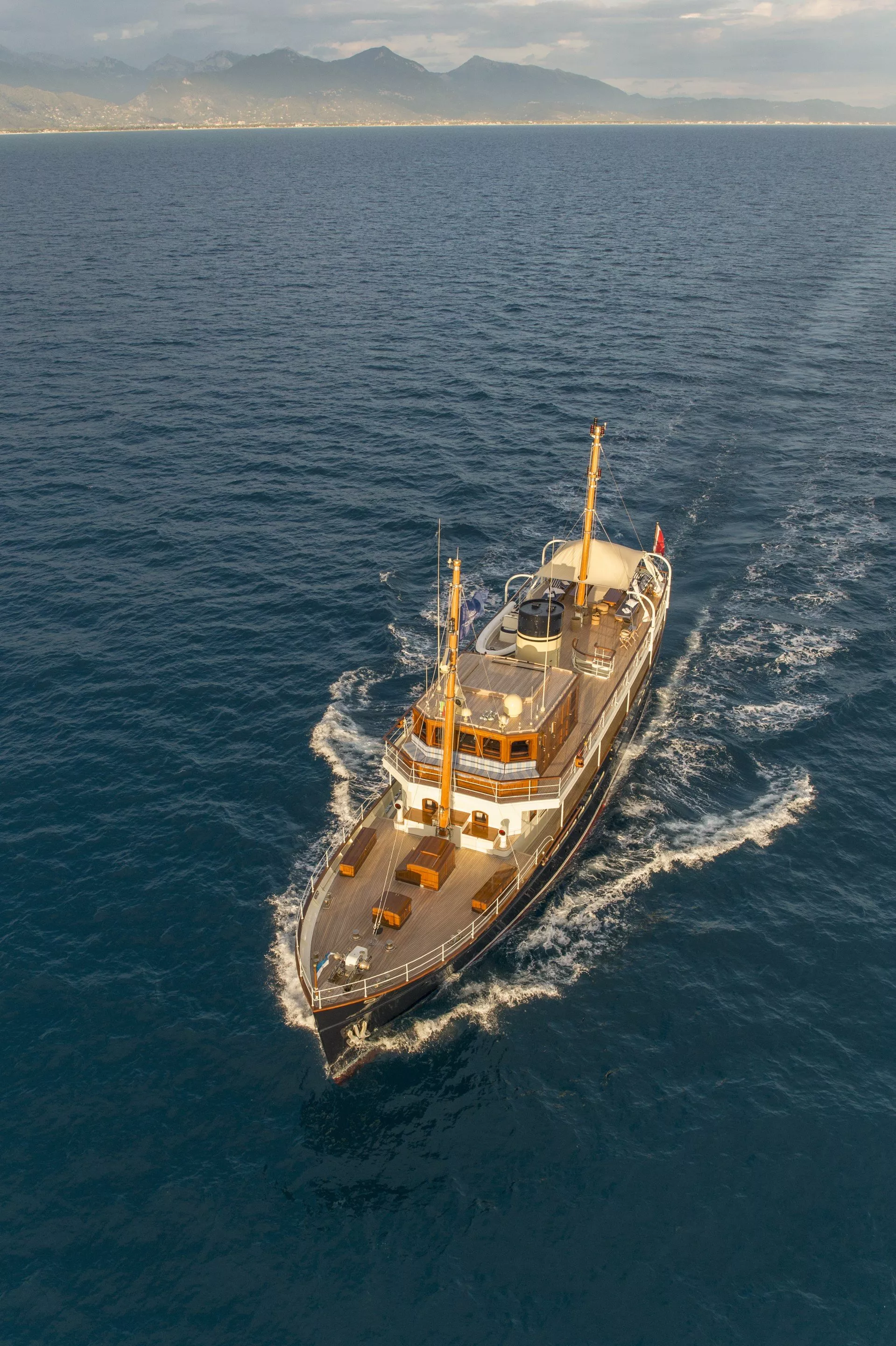 https://dev-api.arconyachts.com/storage/media/28118/conversions/460_1050037602-optimize.webp