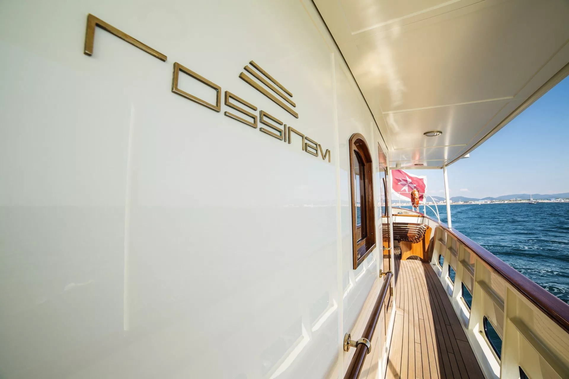 https://dev-api.arconyachts.com/storage/media/28119/conversions/460_0161364779-optimize.webp