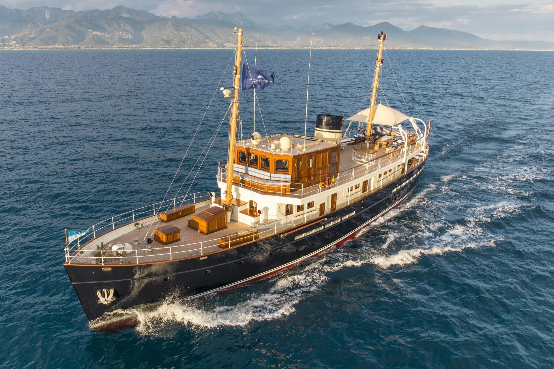 https://dev-api.arconyachts.com/storage/media/28128/conversions/460_6894552963-optimize.webp