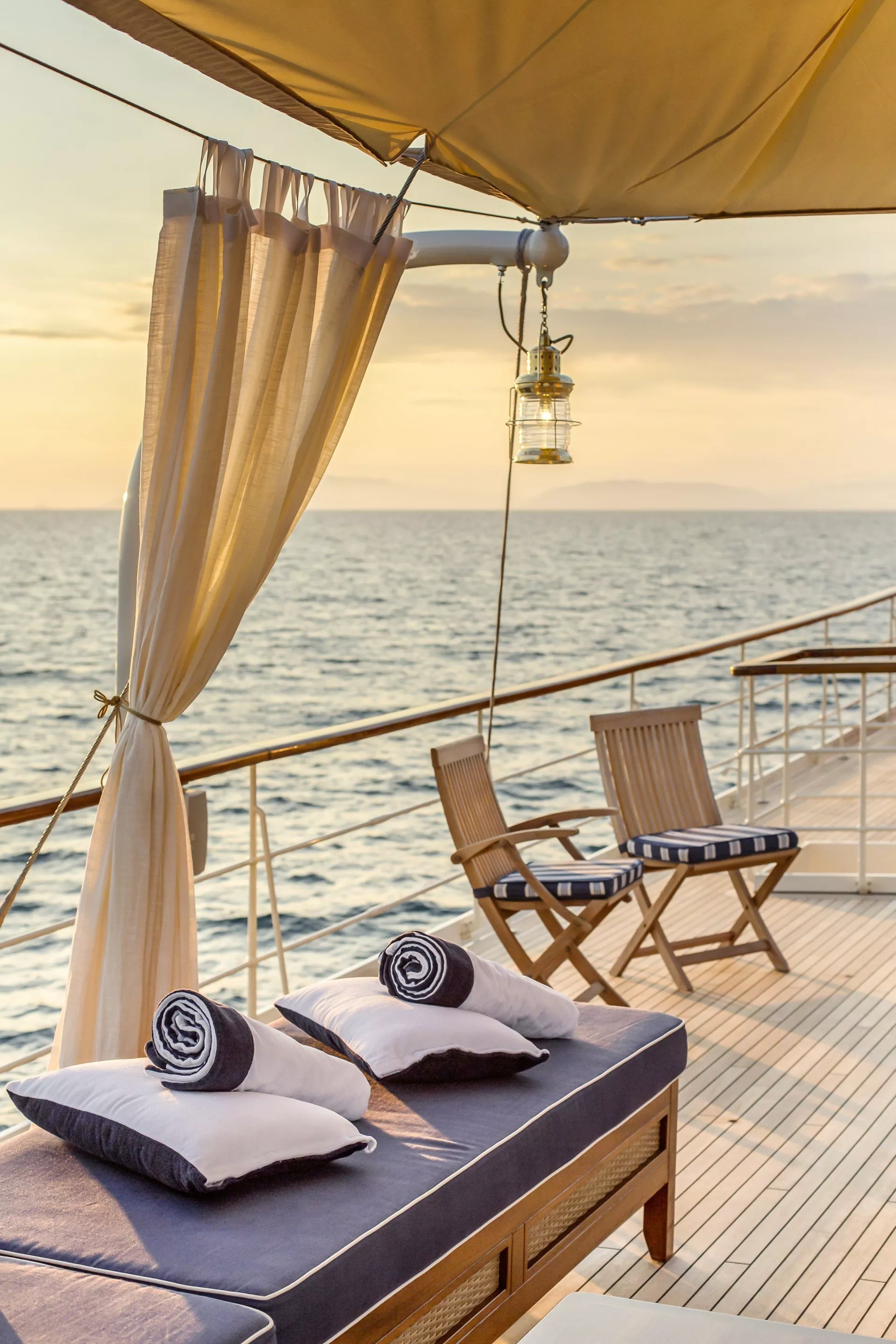 https://dev-api.arconyachts.com/storage/media/28130/conversions/460_5211932753-optimize.webp