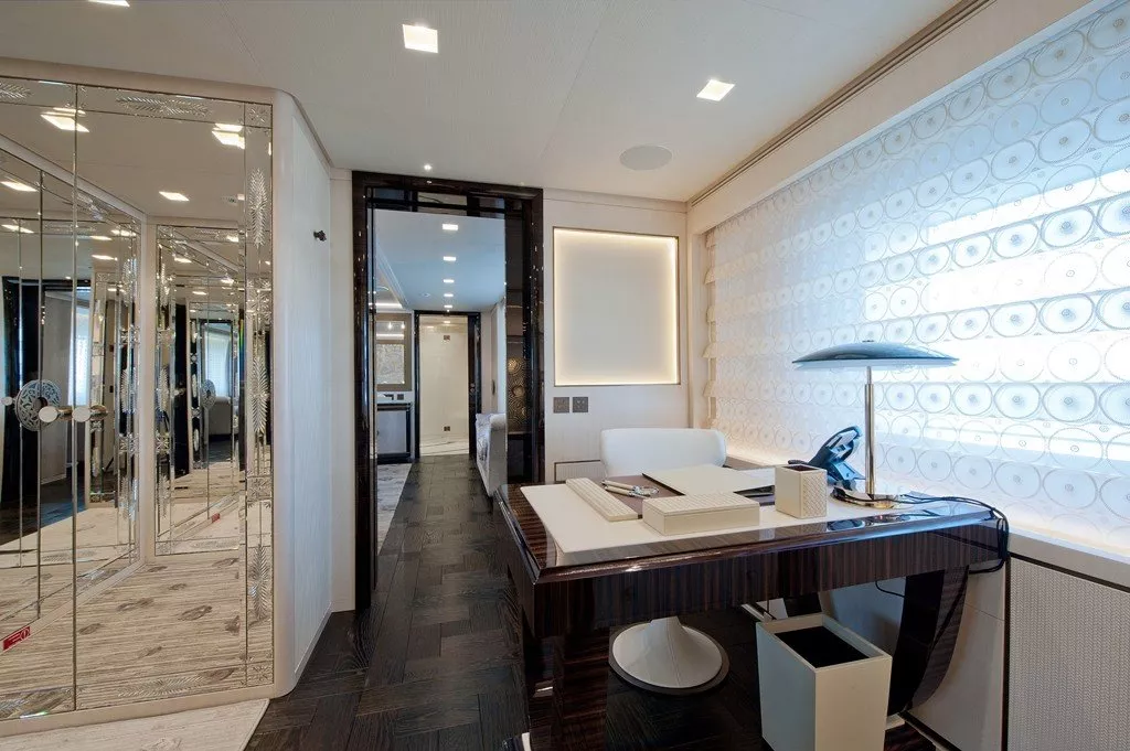 https://dev-api.arconyachts.com/storage/media/28153/conversions/458_8564289991-optimize.webp