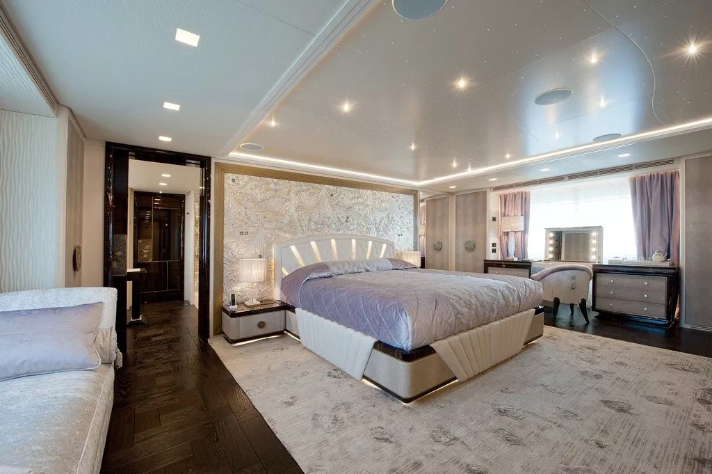 https://dev-api.arconyachts.com/storage/media/28154/conversions/458_3619684622-optimize.webp