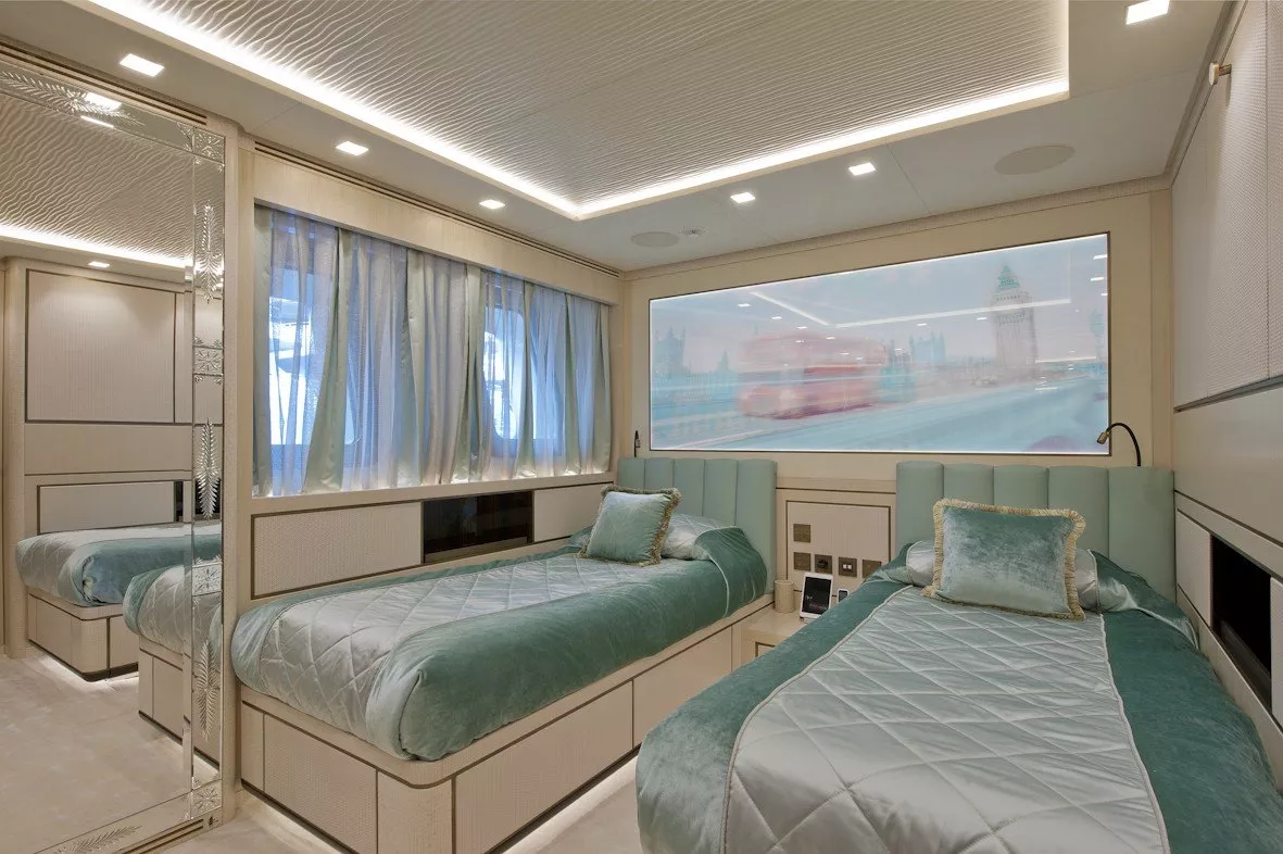 https://dev-api.arconyachts.com/storage/media/28164/conversions/458_0392902774-optimize.webp
