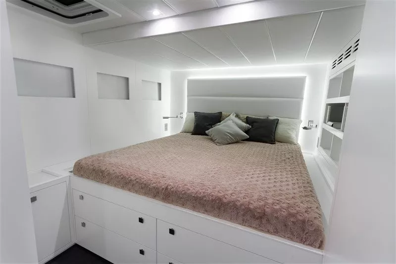 https://dev-api.arconyachts.com/storage/media/28196/conversions/457_5604334598-optimize.webp