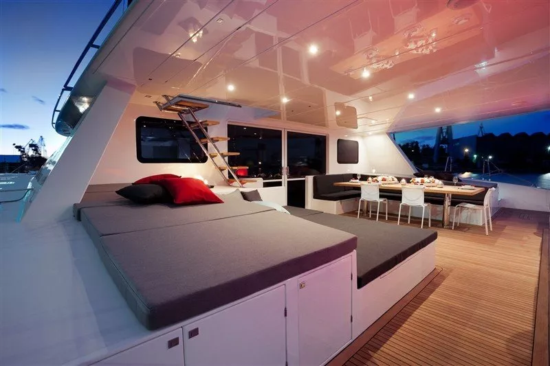 https://dev-api.arconyachts.com/storage/media/28204/conversions/457_4556017269-optimize.webp