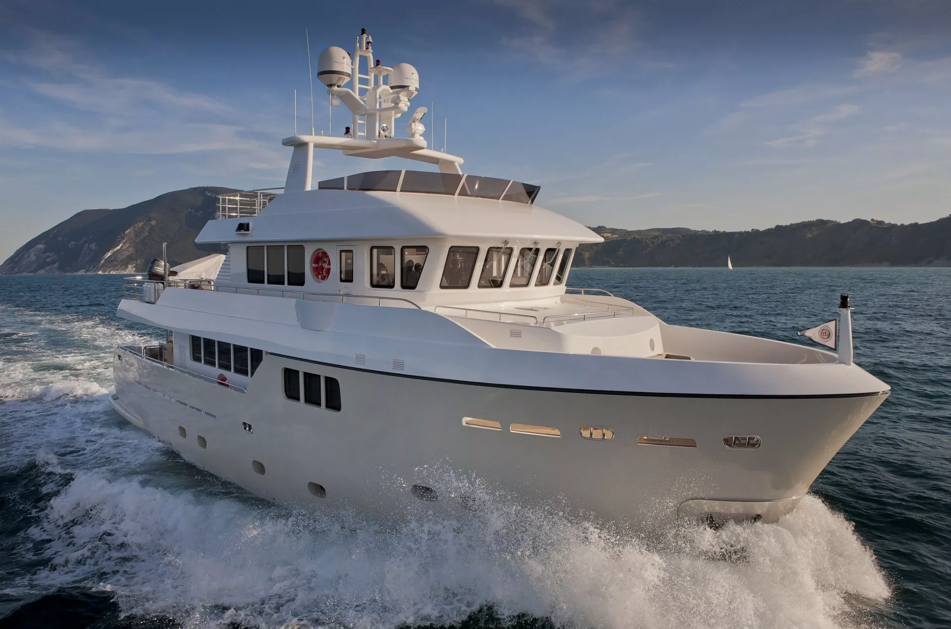 https://dev-api.arconyachts.com/storage/media/28291/conversions/174_3841874088-optimize.webp