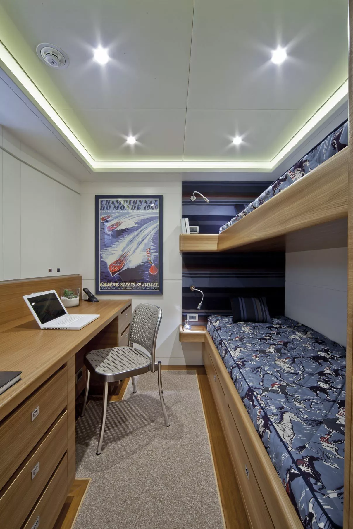 https://dev-api.arconyachts.com/storage/media/28297/conversions/174_5120624319-optimize.webp