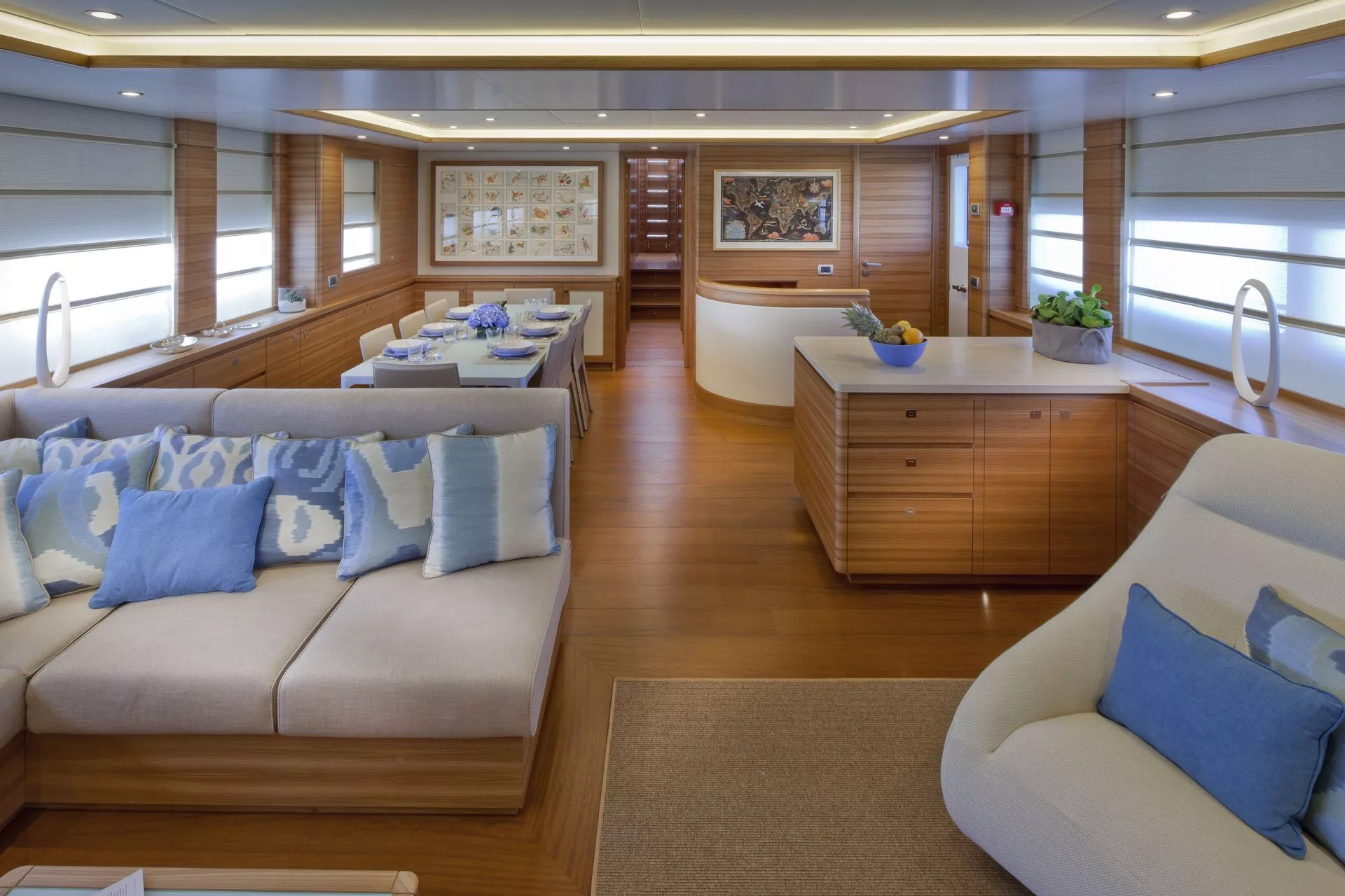 https://dev-api.arconyachts.com/storage/media/28300/conversions/174_3035540272-optimize.webp