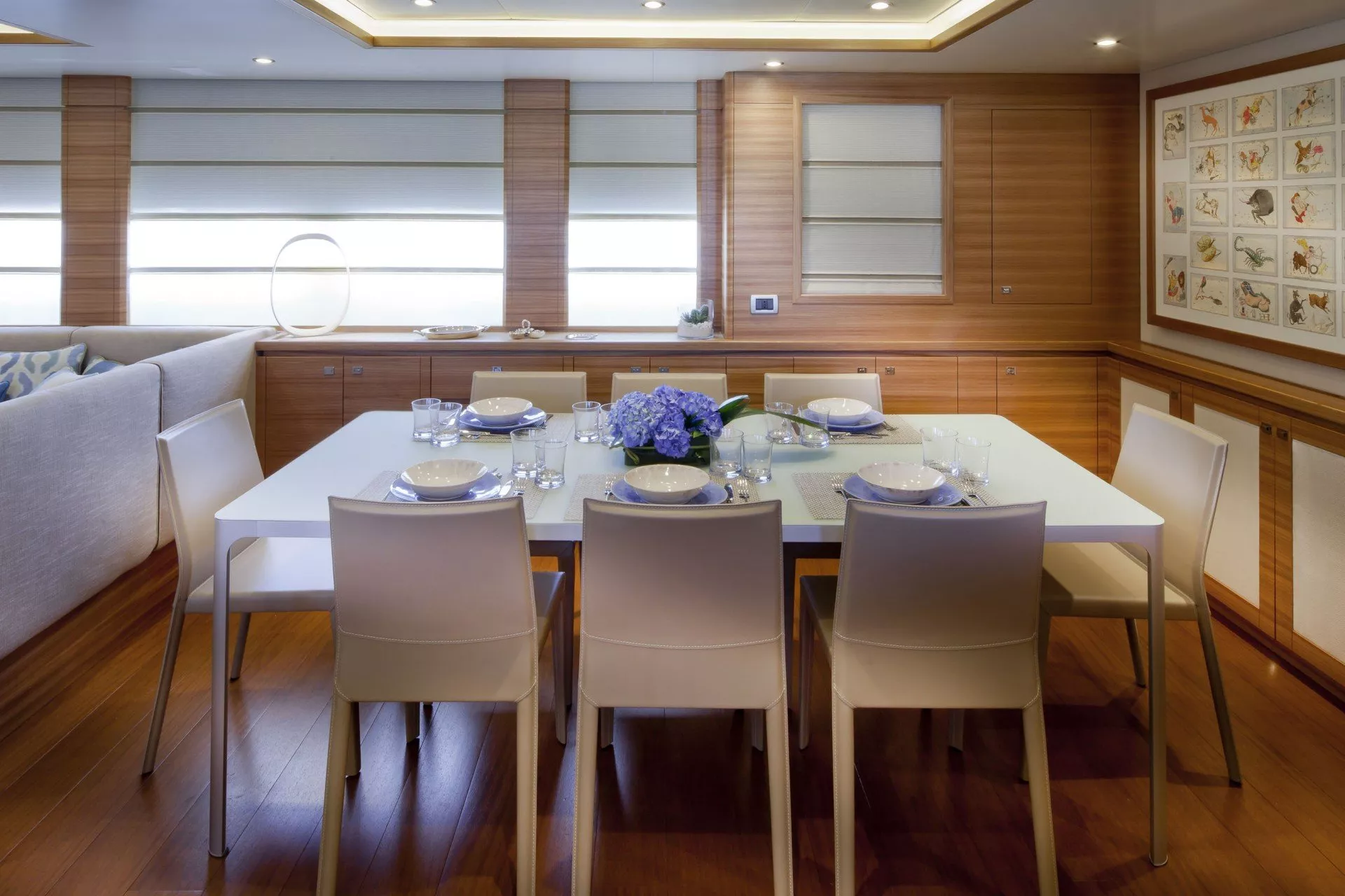 https://dev-api.arconyachts.com/storage/media/28301/conversions/174_6821123021-optimize.webp