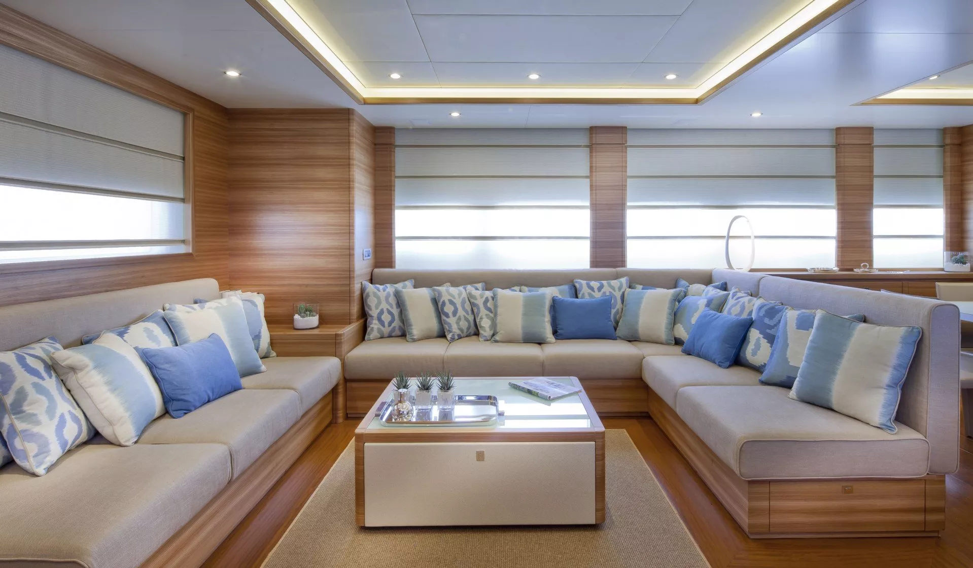 https://dev-api.arconyachts.com/storage/media/28302/conversions/174_9150170138-optimize.webp