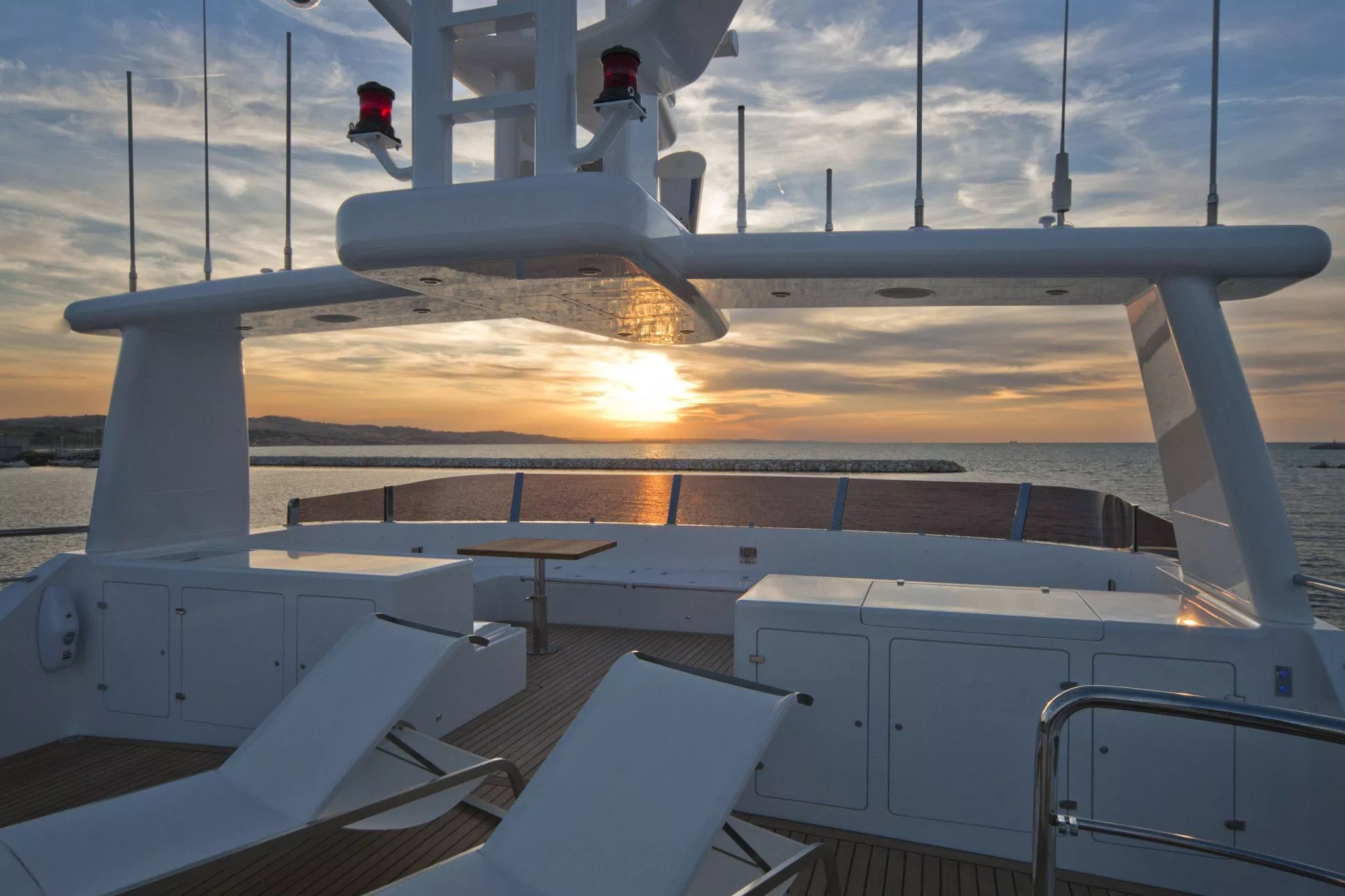 https://dev-api.arconyachts.com/storage/media/28309/conversions/174_9124186819-optimize.webp