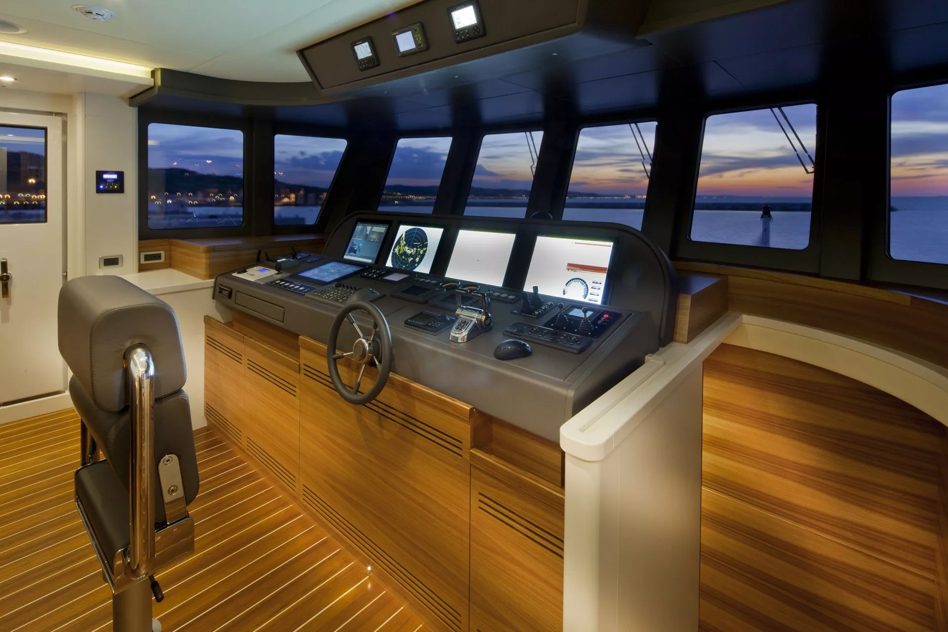 https://dev-api.arconyachts.com/storage/media/28312/conversions/174_1391073724-optimize.webp