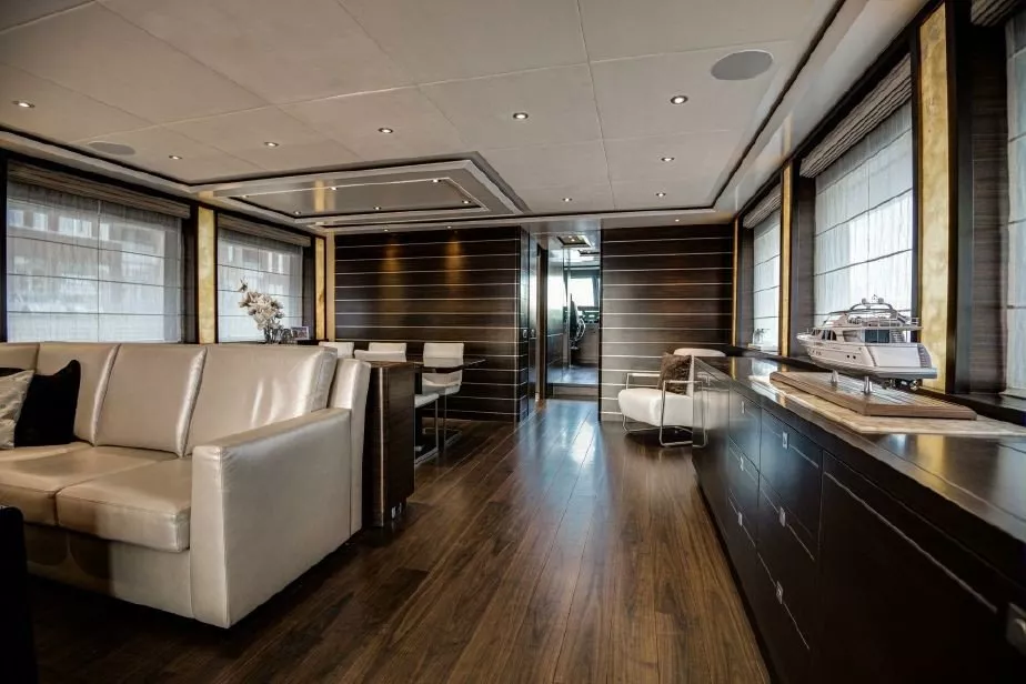 https://dev-api.arconyachts.com/storage/media/28347/conversions/445_8113066898-optimize.webp