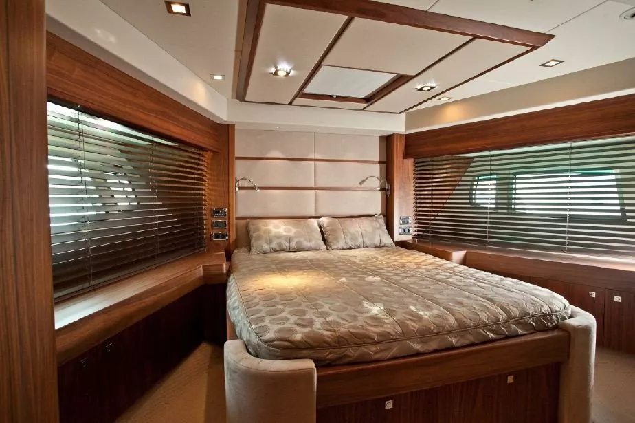 https://dev-api.arconyachts.com/storage/media/28365/conversions/444_3377101347-optimize.webp