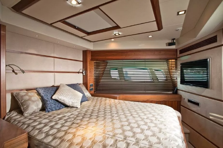 https://dev-api.arconyachts.com/storage/media/28366/conversions/444_4219909052-optimize.webp