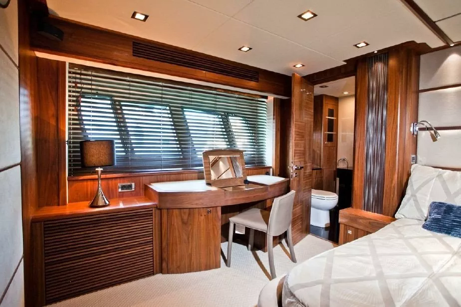 https://dev-api.arconyachts.com/storage/media/28369/conversions/444_2177888381-optimize.webp
