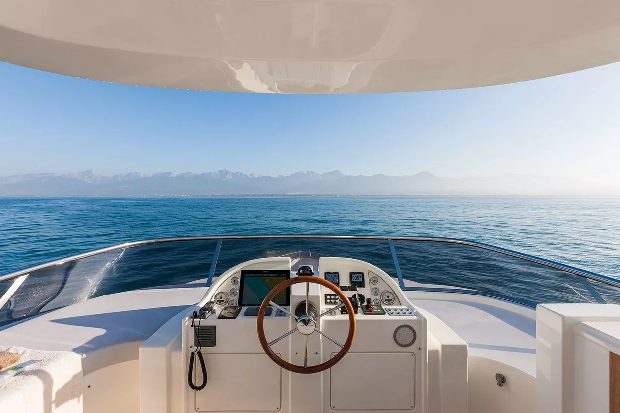 AZIMUT MAGELLANO 76