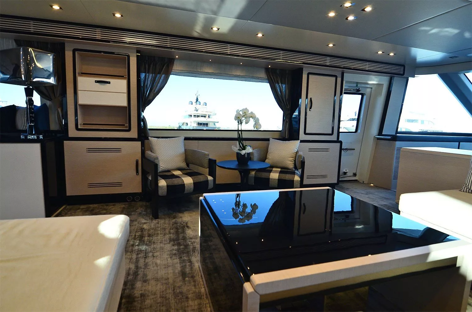 https://dev-api.arconyachts.com/storage/media/28388/conversions/212_3901312068-optimize.webp