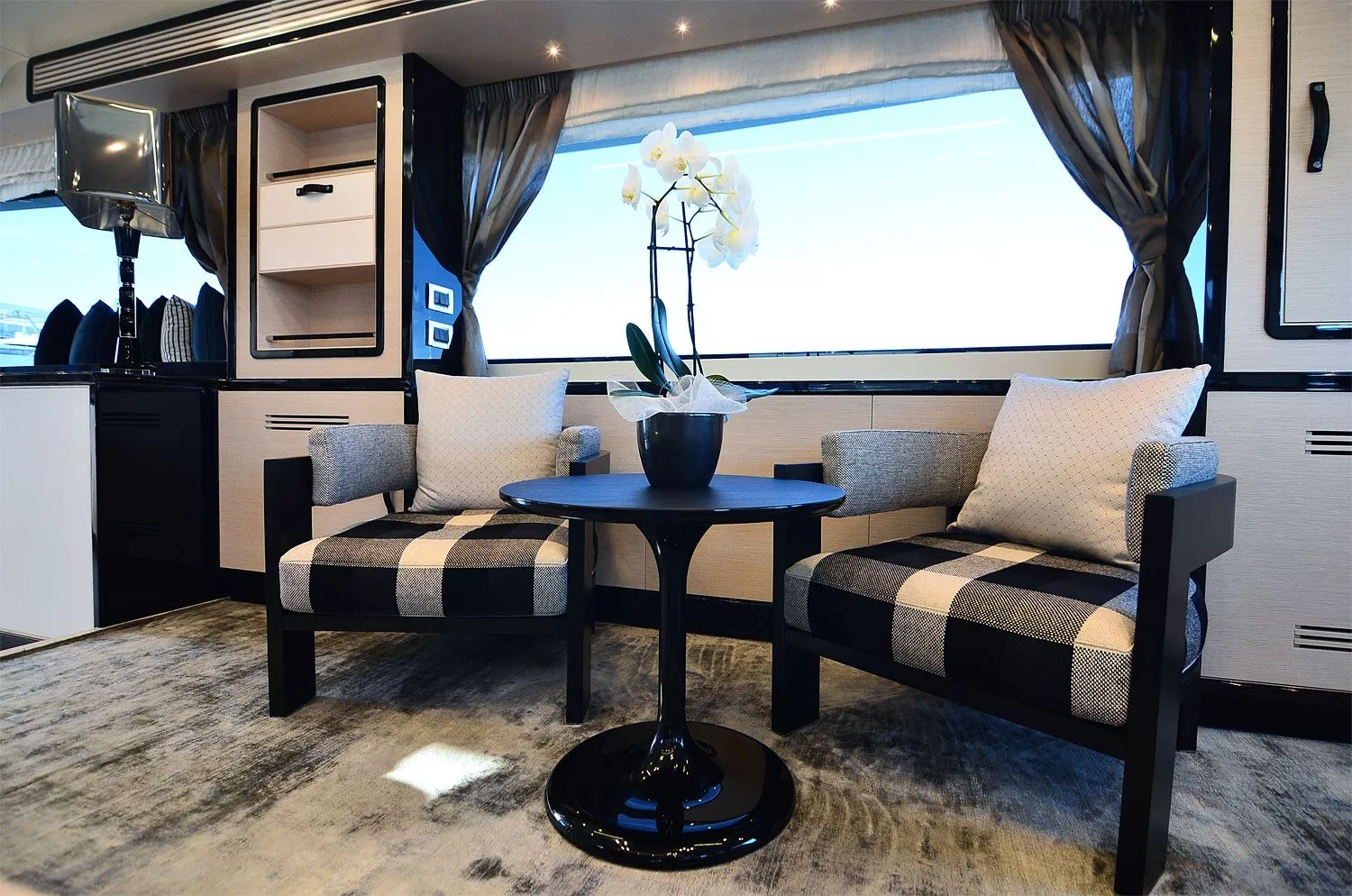 https://dev-api.arconyachts.com/storage/media/28393/conversions/212_7998882686-optimize.webp