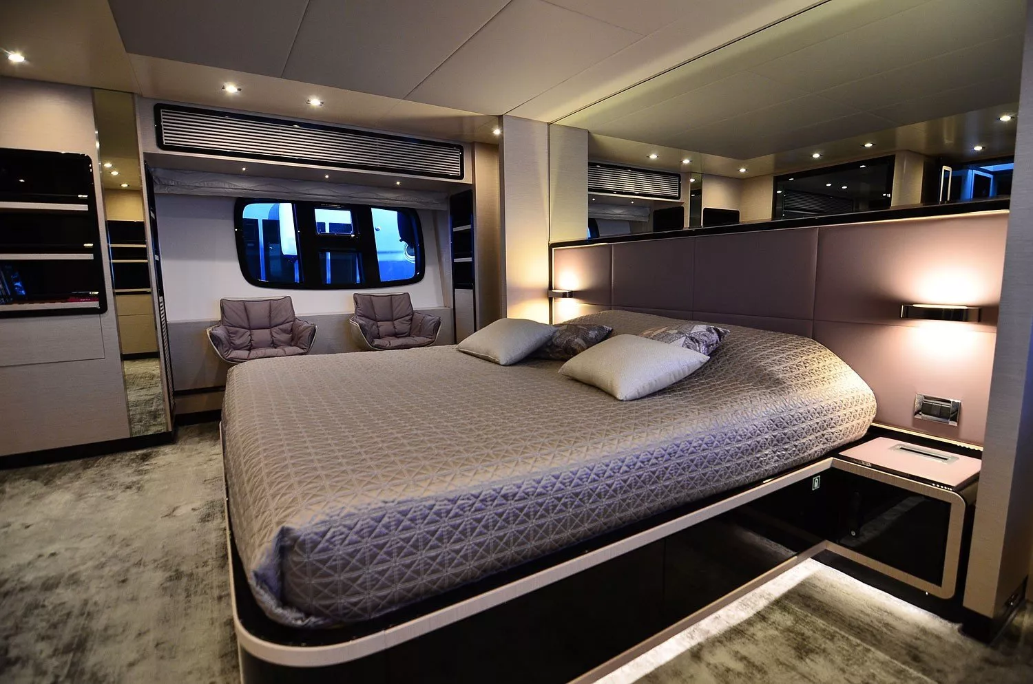 https://dev-api.arconyachts.com/storage/media/28397/conversions/212_5800735317-optimize.webp