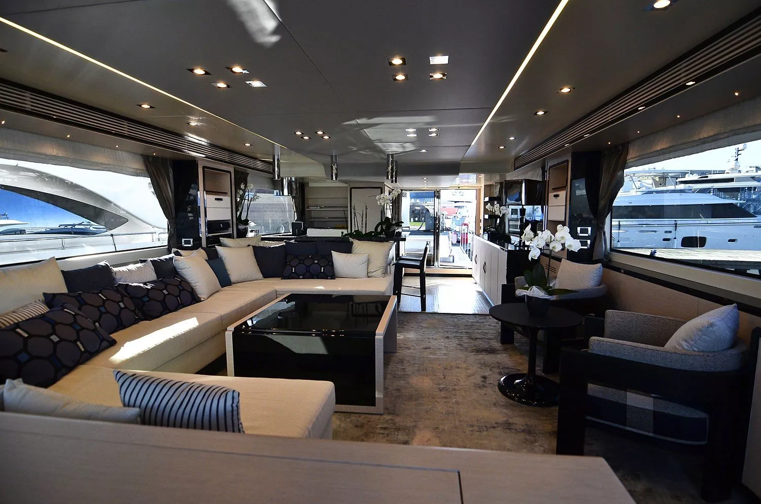 https://dev-api.arconyachts.com/storage/media/28407/conversions/212_9386651865-optimize.webp