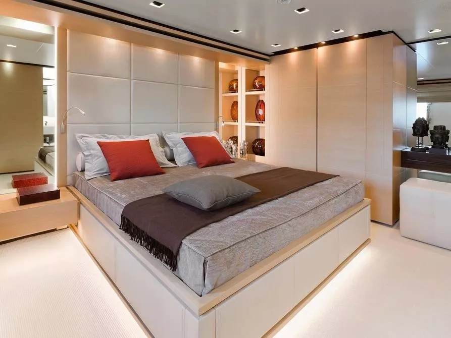 https://dev-api.arconyachts.com/storage/media/28452/conversions/440_5464644218-optimize.webp