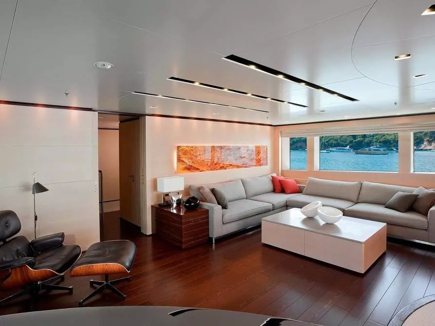 https://dev-api.arconyachts.com/storage/media/28455/conversions/440_1666599916-optimize.webp