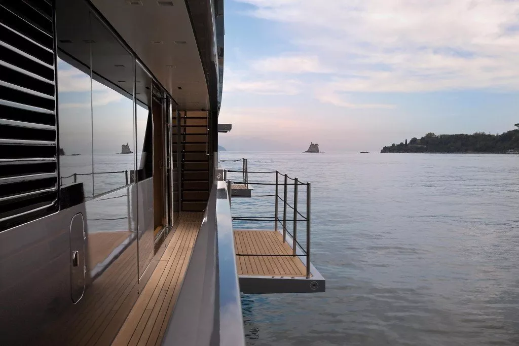 https://dev-api.arconyachts.com/storage/media/28484/conversions/438_4217925012-optimize.webp