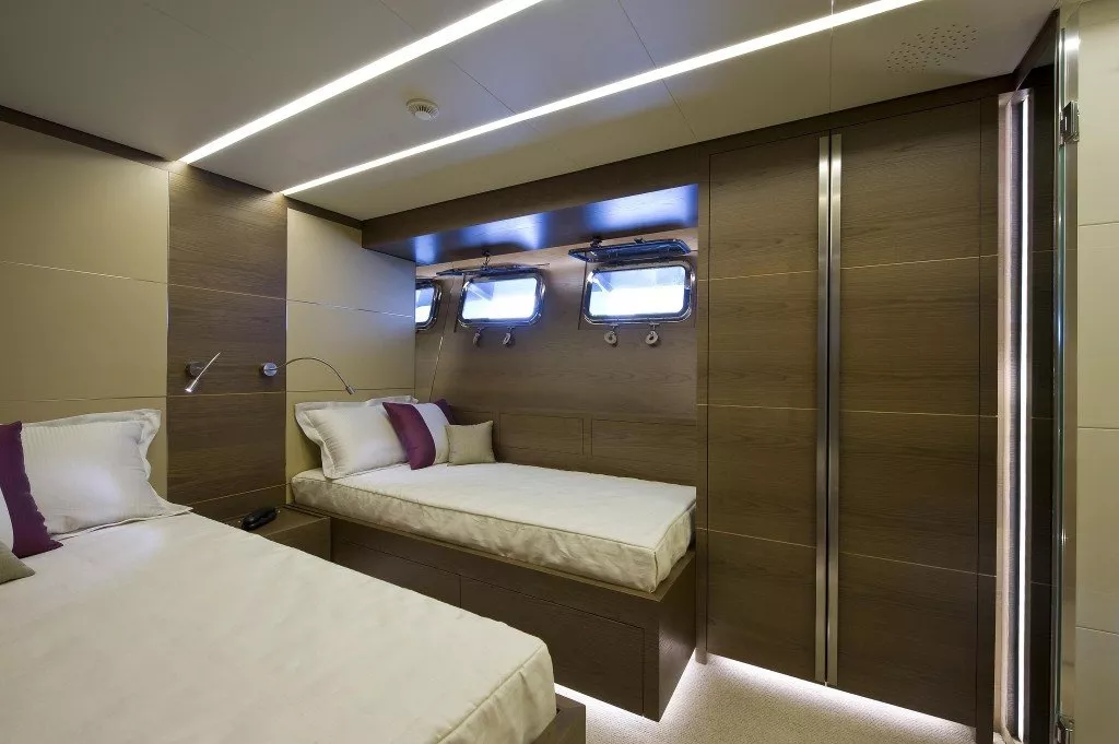 https://dev-api.arconyachts.com/storage/media/28489/conversions/438_5283751749-optimize.webp