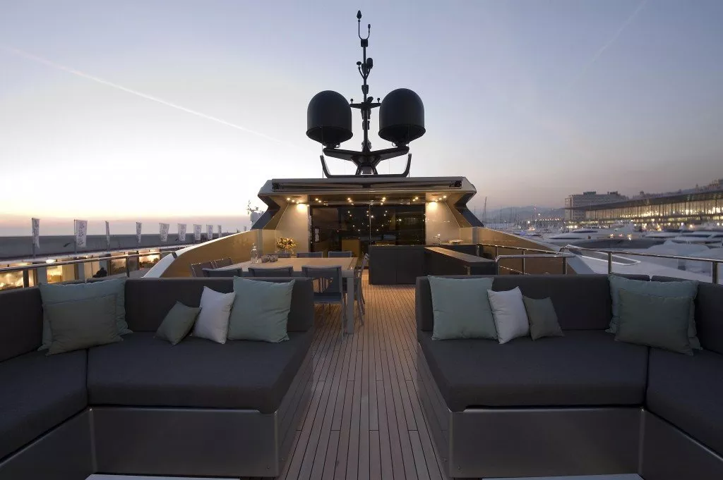 https://dev-api.arconyachts.com/storage/media/28491/conversions/438_4451003179-optimize.webp