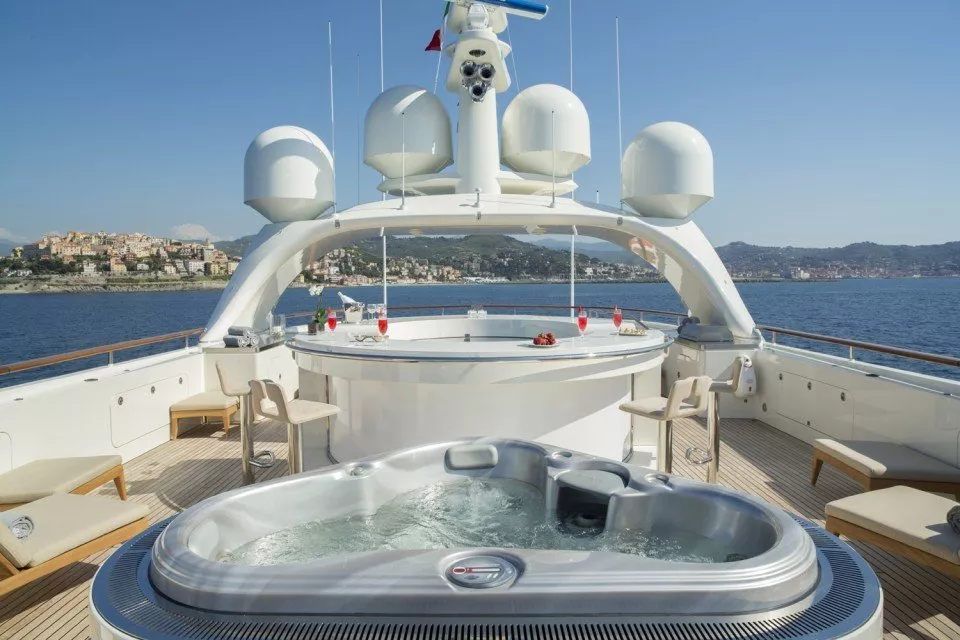 Nassima 49m