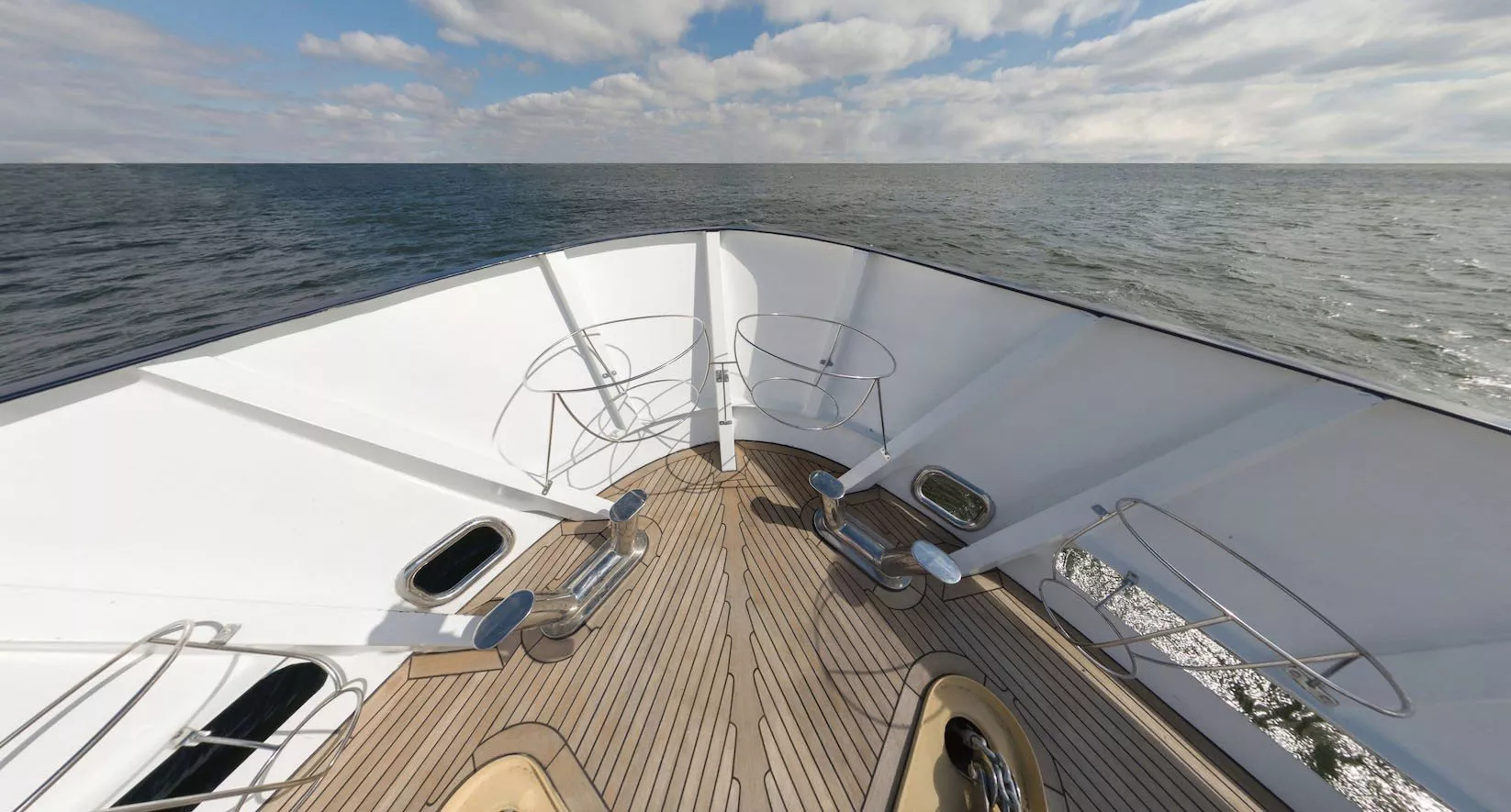 https://dev-api.arconyachts.com/storage/media/28590/conversions/432_4137681374-optimize.webp