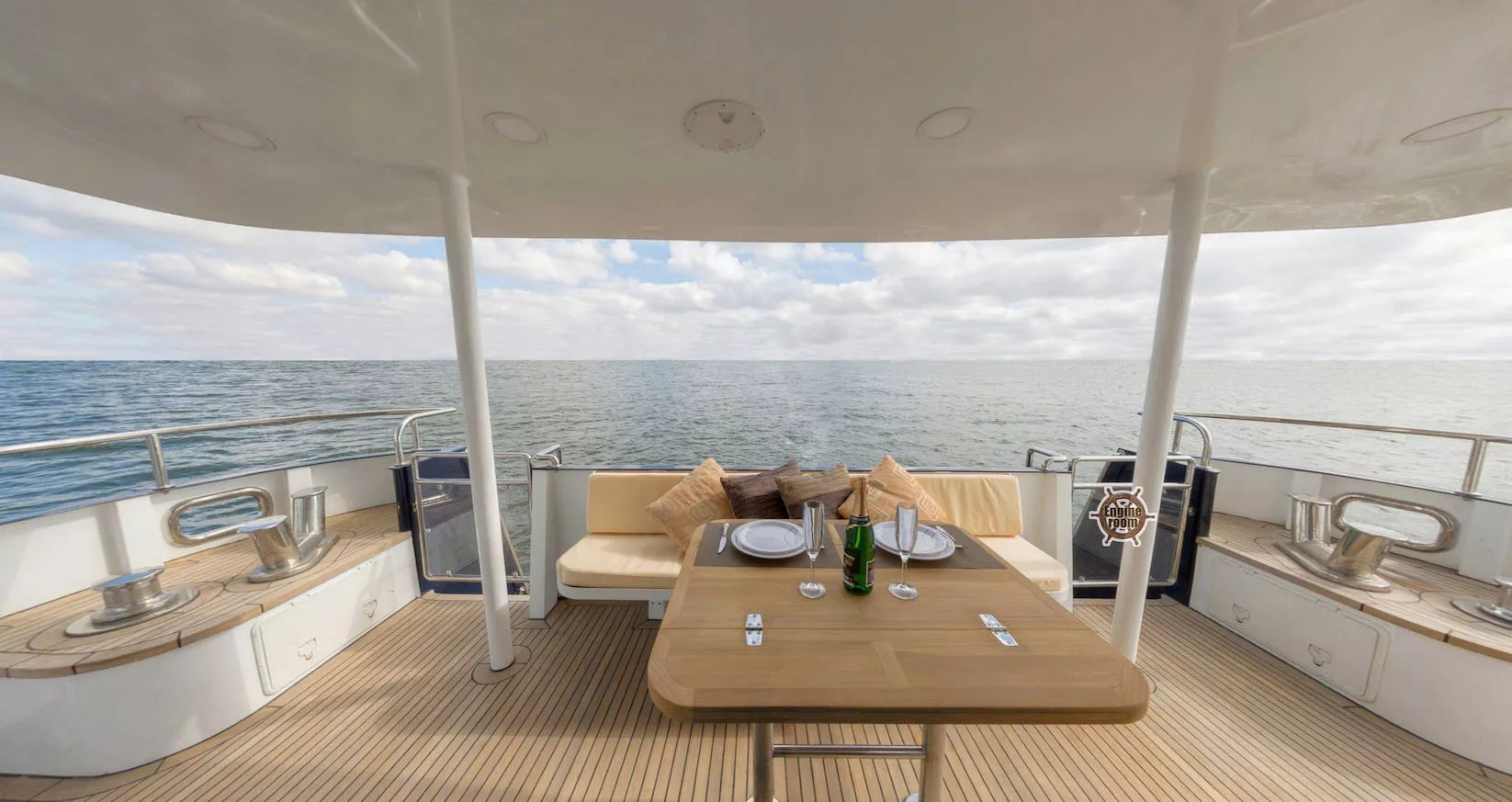 https://dev-api.arconyachts.com/storage/media/28592/conversions/432_6651341989-optimize.webp