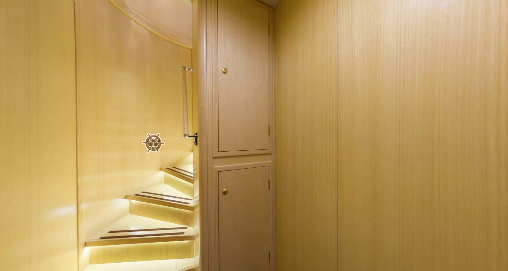 https://dev-api.arconyachts.com/storage/media/28594/conversions/432_4062084366-optimize.webp
