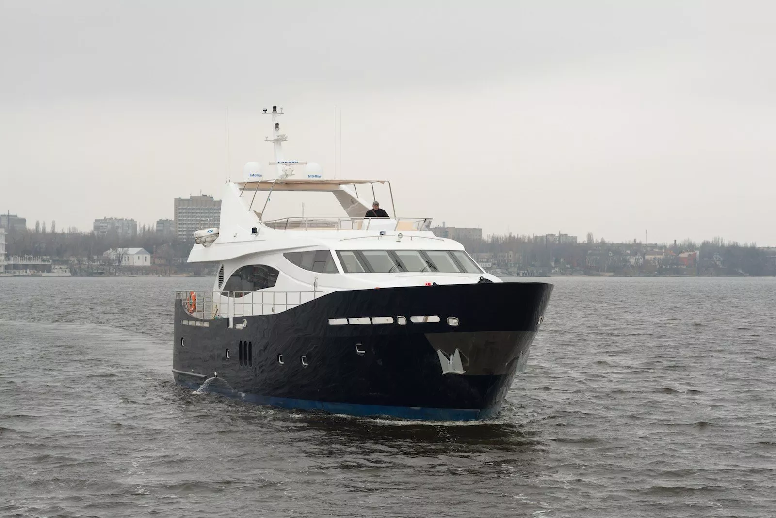 https://dev-api.arconyachts.com/storage/media/28595/conversions/432_5470128897-optimize.webp