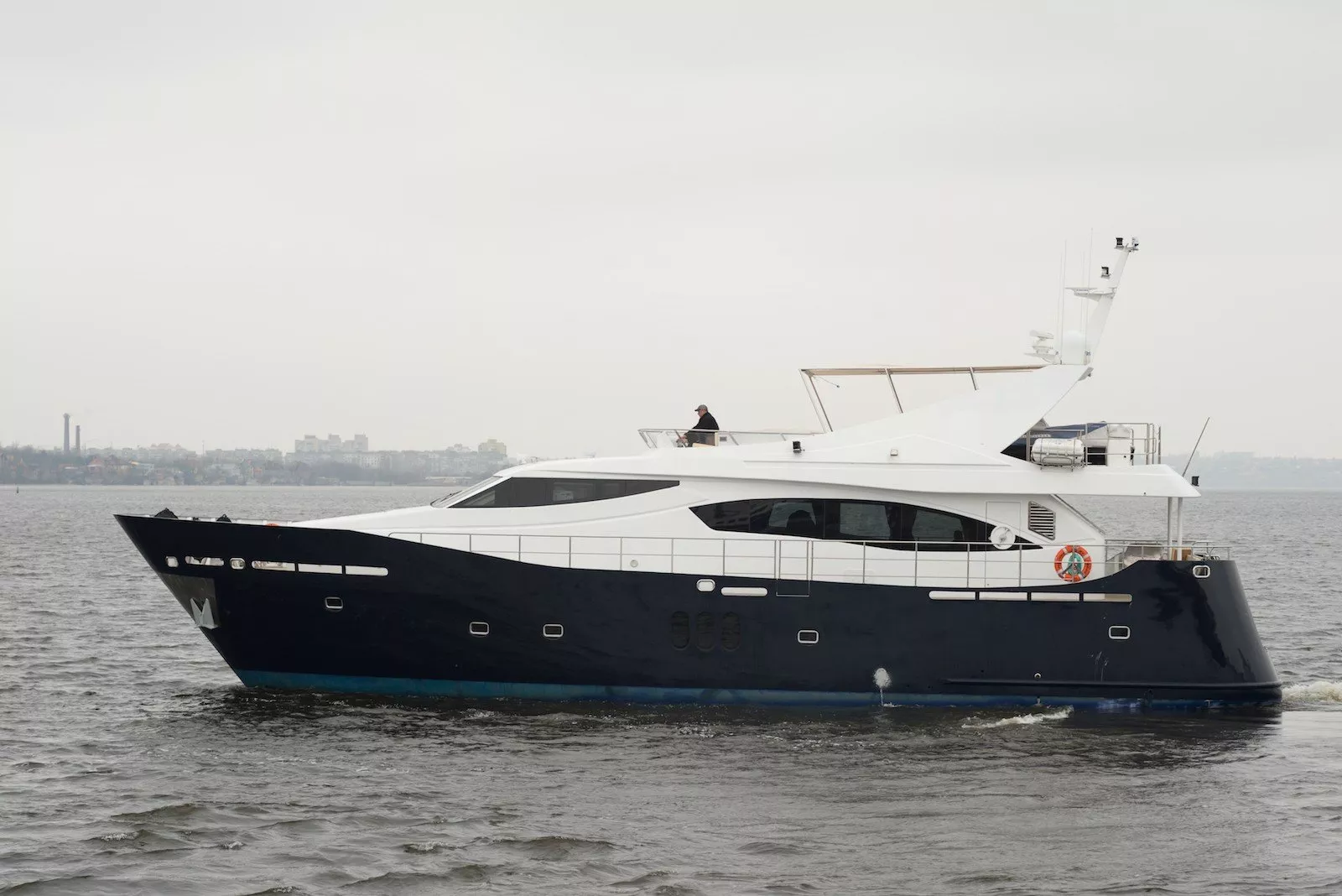 https://dev-api.arconyachts.com/storage/media/28599/conversions/432_1844124747-optimize.webp