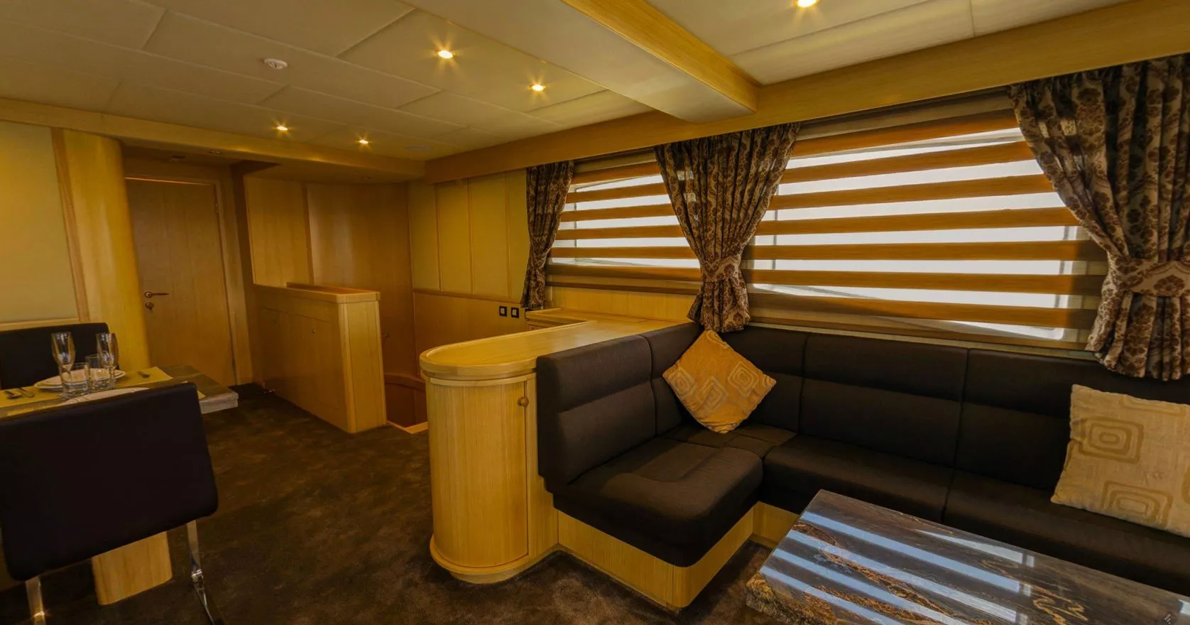 https://dev-api.arconyachts.com/storage/media/28601/conversions/432_5472882002-optimize.webp