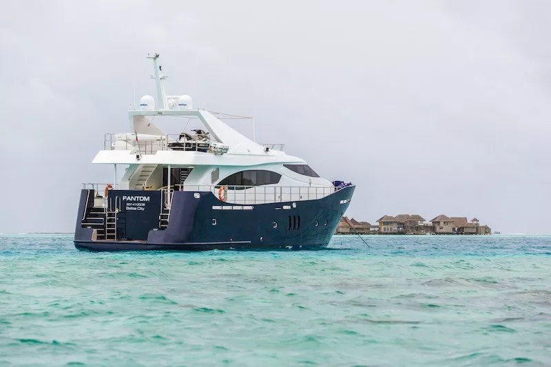 https://dev-api.arconyachts.com/storage/media/28607/conversions/432_9372062646-optimize.webp