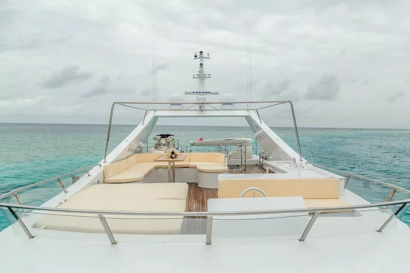 https://dev-api.arconyachts.com/storage/media/28609/conversions/432_8989399840-optimize.webp