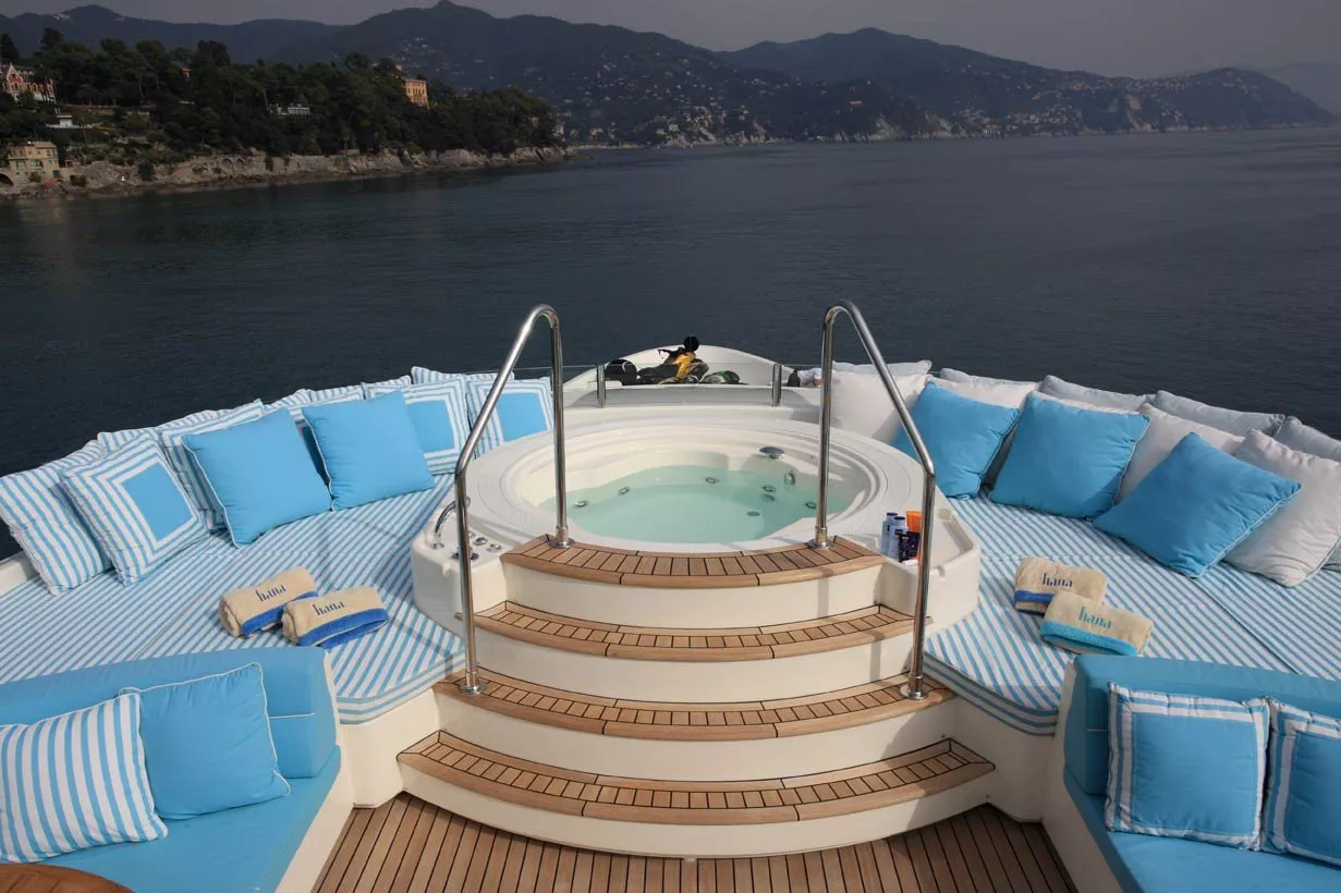 https://dev-api.arconyachts.com/storage/media/28629/conversions/431_4798474396-optimize.webp
