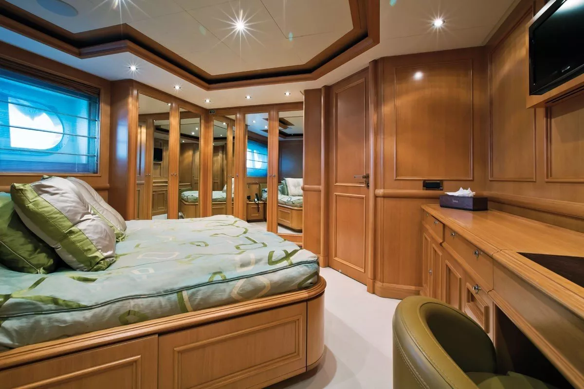 https://dev-api.arconyachts.com/storage/media/28632/conversions/431_8053813591-optimize.webp