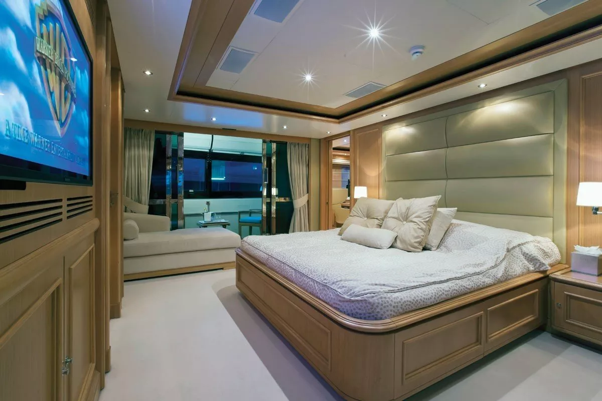 https://dev-api.arconyachts.com/storage/media/28635/conversions/431_0749807334-optimize.webp