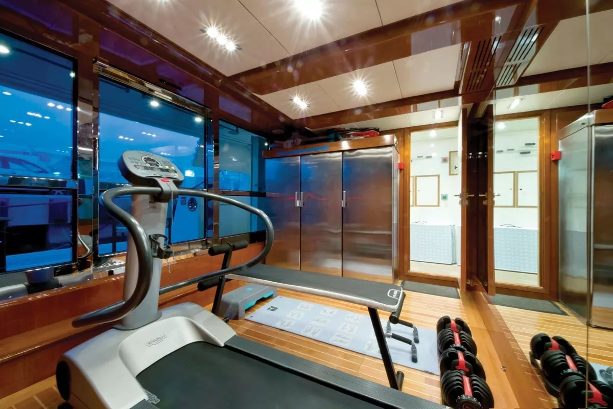 https://dev-api.arconyachts.com/storage/media/28642/conversions/431_4589204619-optimize.webp