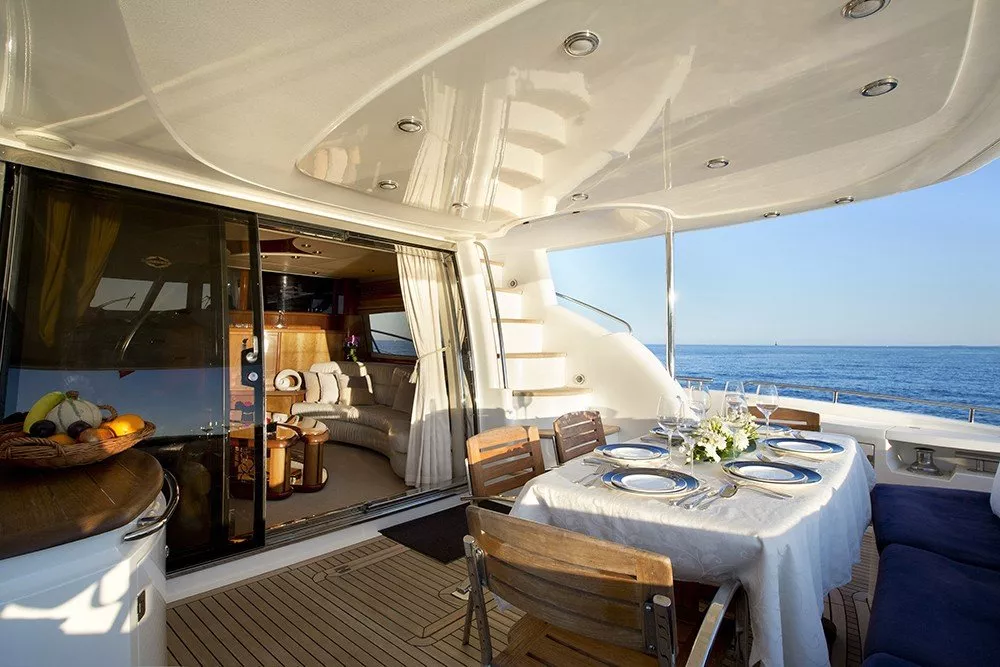 https://dev-api.arconyachts.com/storage/media/28668/conversions/429_3540631986-optimize.webp