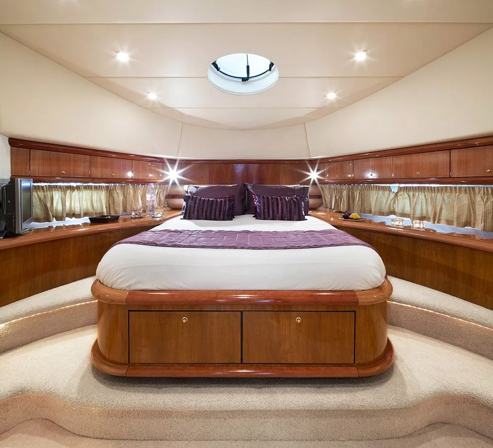 https://dev-api.arconyachts.com/storage/media/28670/conversions/429_6706121215-optimize.webp