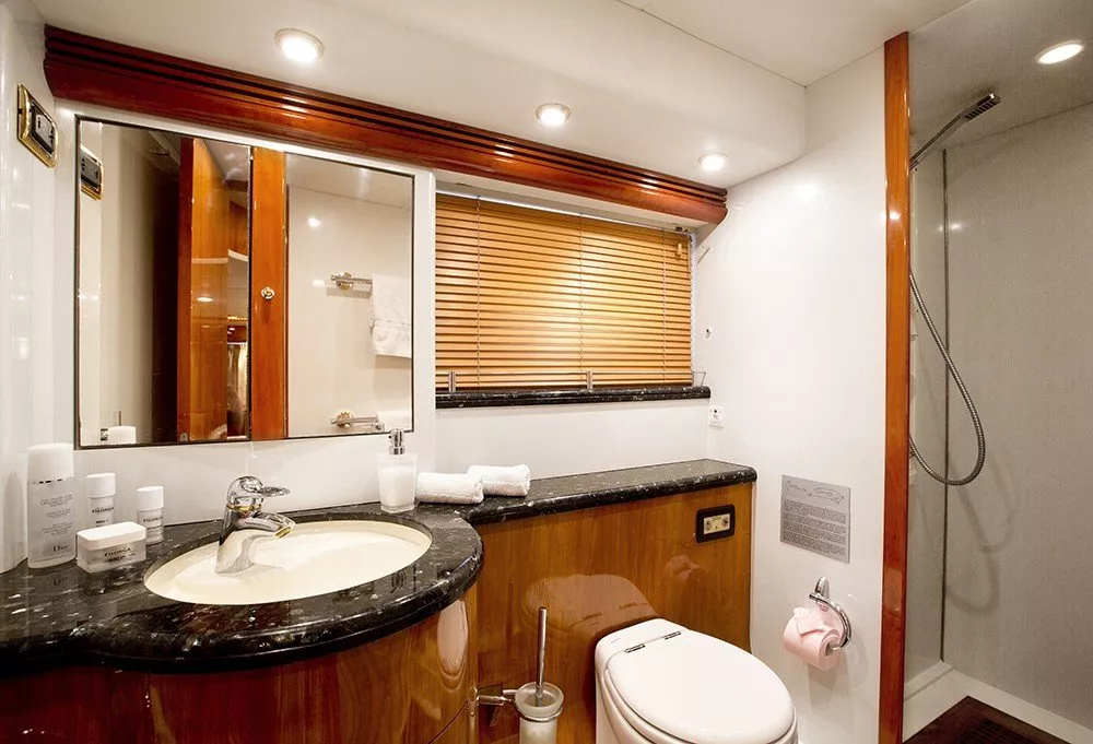 https://dev-api.arconyachts.com/storage/media/28672/conversions/429_1020965177-optimize.webp