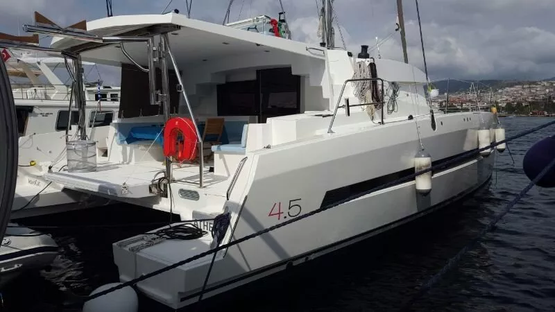 https://dev-api.arconyachts.com/storage/media/28698/conversions/427_5157685721-optimize.webp